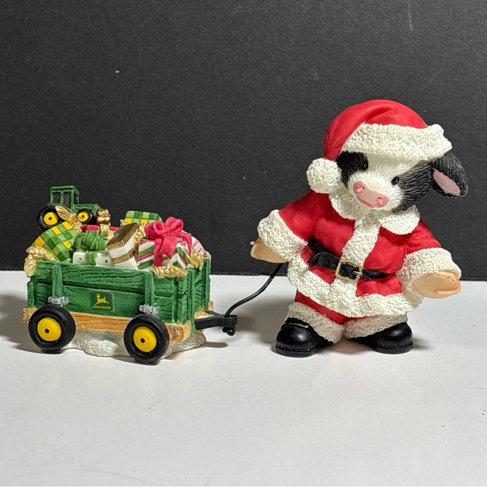 John Deere Marys Moo Moos  Figurine "Deere Comes Santa Claus" 5 In Long, 1999